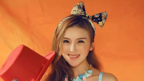 雷佳音现身上海戏剧学院