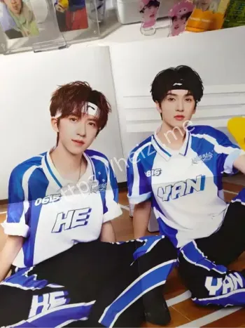 严浩翔手动帮贺峻霖静音