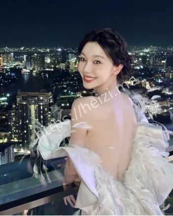 胡彦斌易梦玲牵手酒店出街